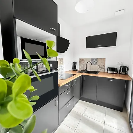 Villa Retraite Télétravail · 4 Avec Sdb · Bureau Dans Chaque · Terrasse *