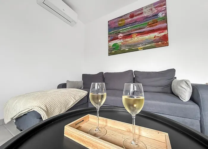 Villa Retraite Télétravail · 4 Avec Sdb · Bureau Dans Chaque · Terrasse