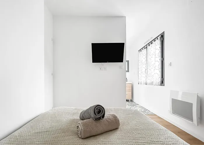 Villa Retraite Télétravail · 4 Avec Sdb · Bureau Dans Chaque · Terrasse *