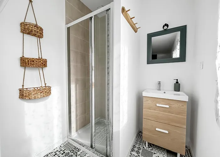 Villa Retraite Télétravail · 4 Avec Sdb · Bureau Dans Chaque · Terrasse Poitiers