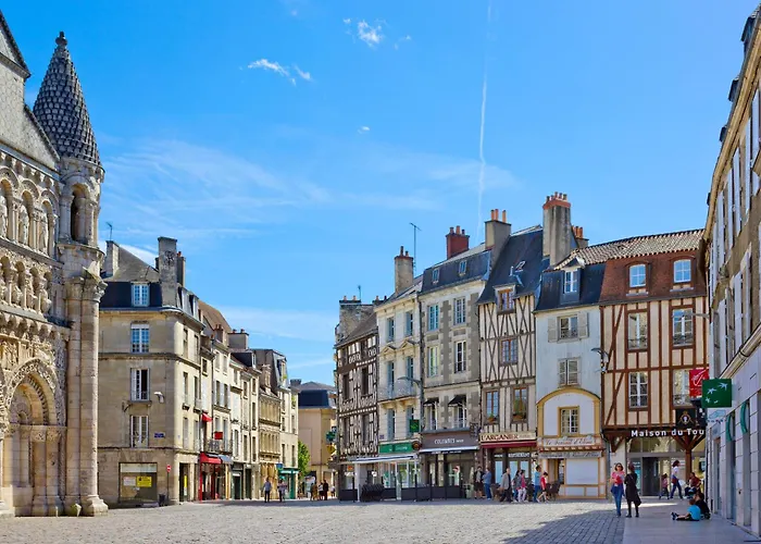 Villa Retraite Télétravail · 4 Avec Sdb · Bureau Dans Chaque · Terrasse Poitiers