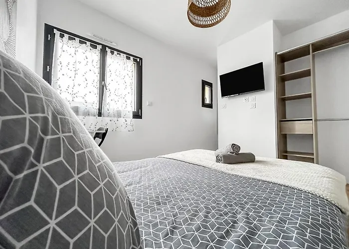 Villa Retraite Télétravail · 4 Avec Sdb · Bureau Dans Chaque · Terrasse *