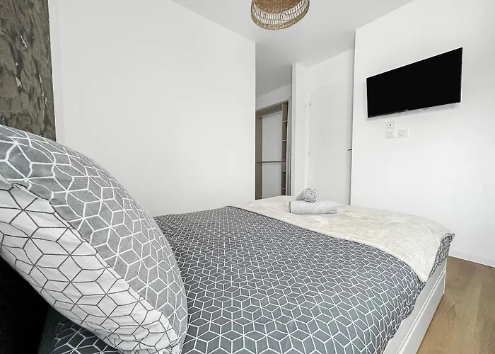 Villa Retraite Télétravail · 4 Avec Sdb · Bureau Dans Chaque · Terrasse Poitiers