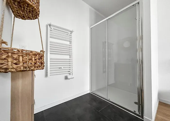 Villa Retraite Télétravail · 4 Avec Sdb · Bureau Dans Chaque · Terrasse *