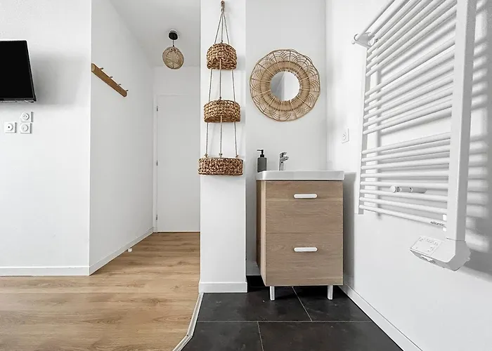 Villa Retraite Télétravail · 4 Avec Sdb · Bureau Dans Chaque · Terrasse *