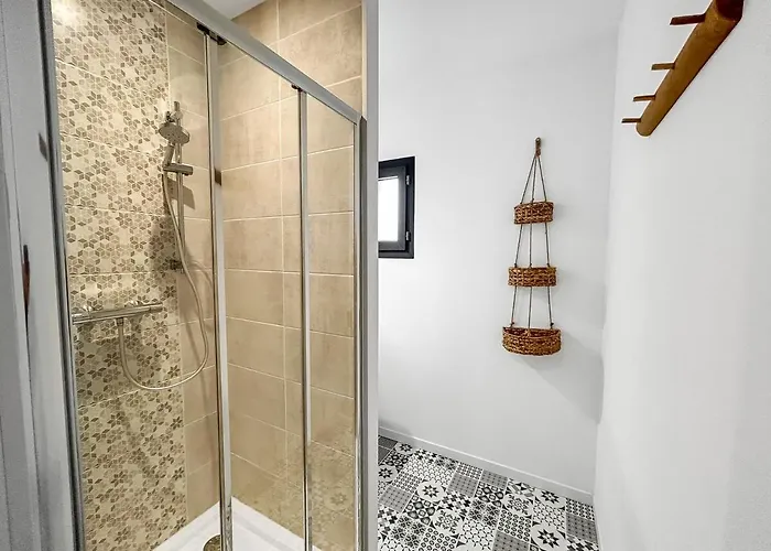 Villa Retraite Télétravail · 4 Avec Sdb · Bureau Dans Chaque · Terrasse