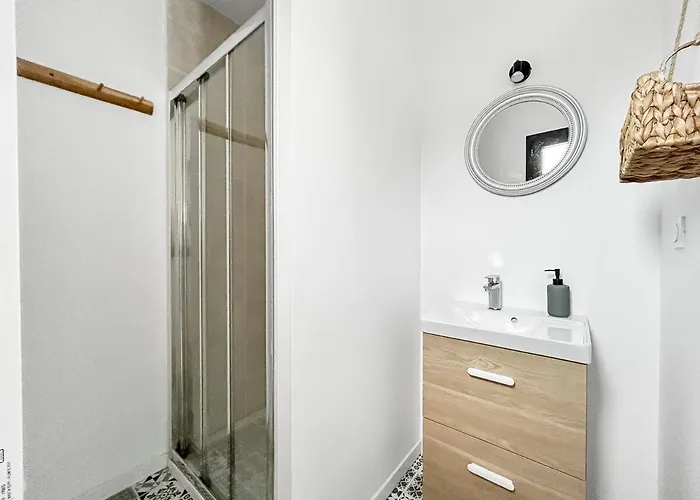 Villa Retraite Télétravail · 4 Avec Sdb · Bureau Dans Chaque · Terrasse *